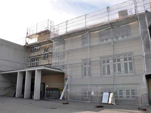 Dachfanggerüst für die auszuführenden Arbeiten