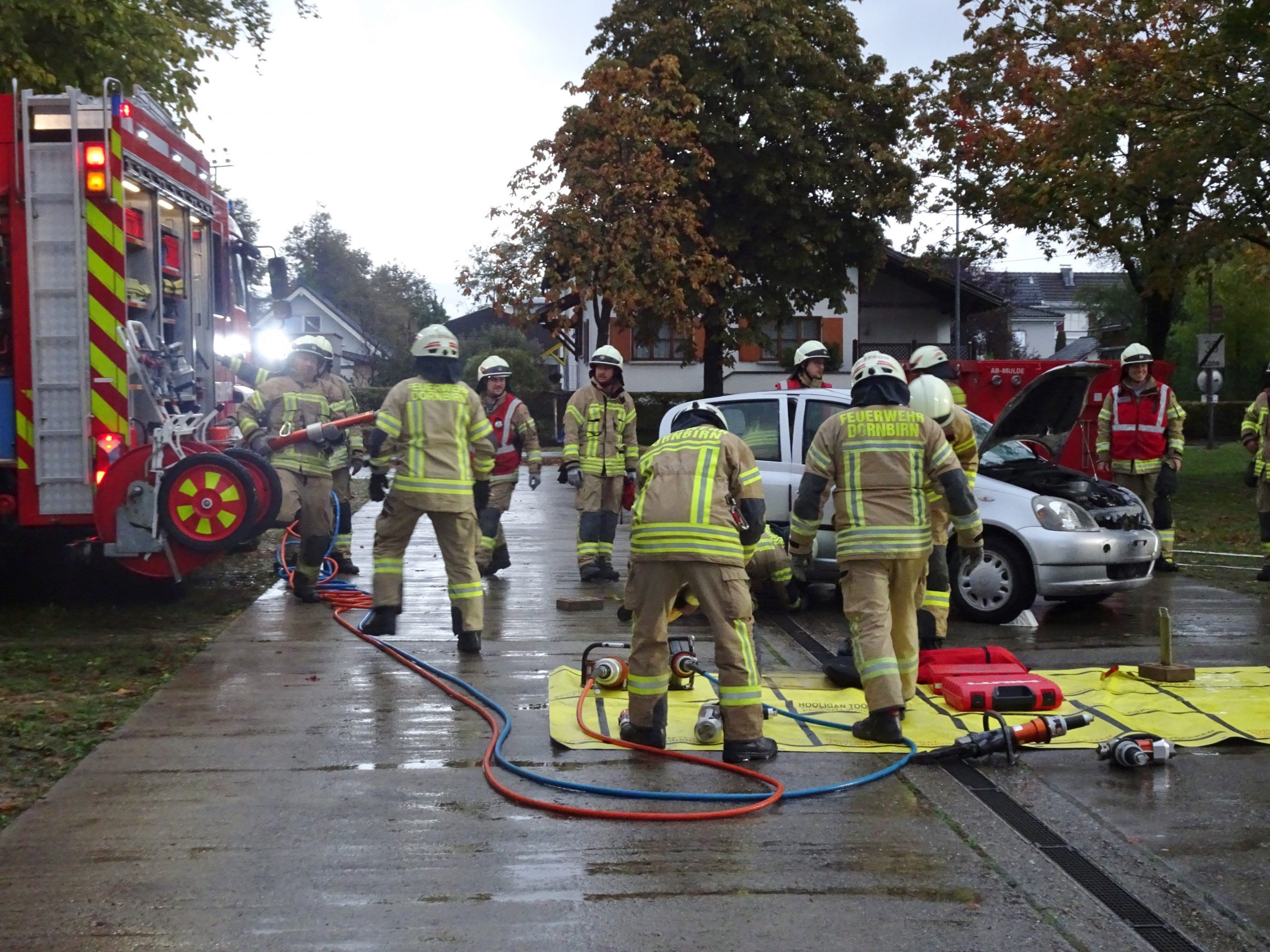 Das Areal der HTL und des Sportgymnasiums Dornbirn fungierte heuer als Schauplatz für die Abschlussübung der Feuerwehr Dornbirn. Das Areal der HTL und des Sportgymnasiums Dornbirn fungierte heuer als Schauplatz für die Abschlussübung der Feuerwehr Dornbirn.
