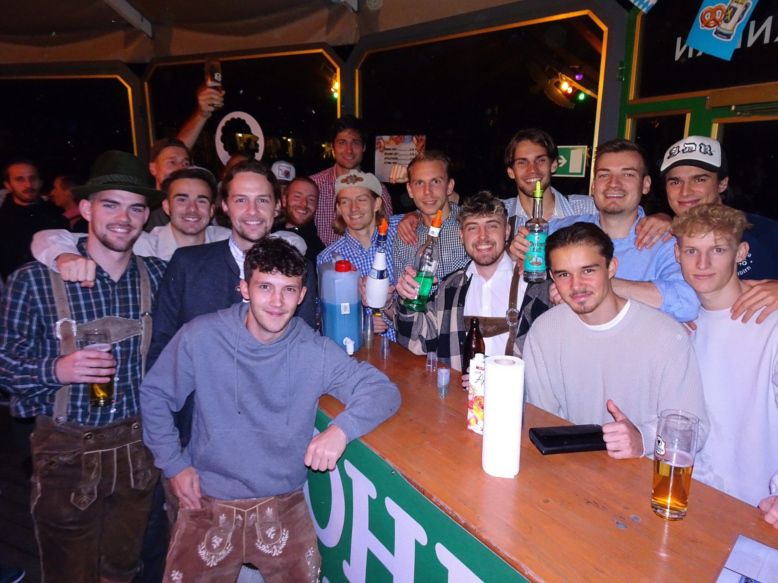 Der SC Admira Dornbirn freut sich wieder auf zahlreiche Partygäste, die mit dem letzten Heimspiel und anschließendem Oktoberfest das Saison-Finale feiern.. Der SC Admira Dornbirn freut sich wieder auf zahlreiche Partygäste, die mit dem letzten Heimspiel und anschließendem Oktoberfest das Saison-Finale feiern..
