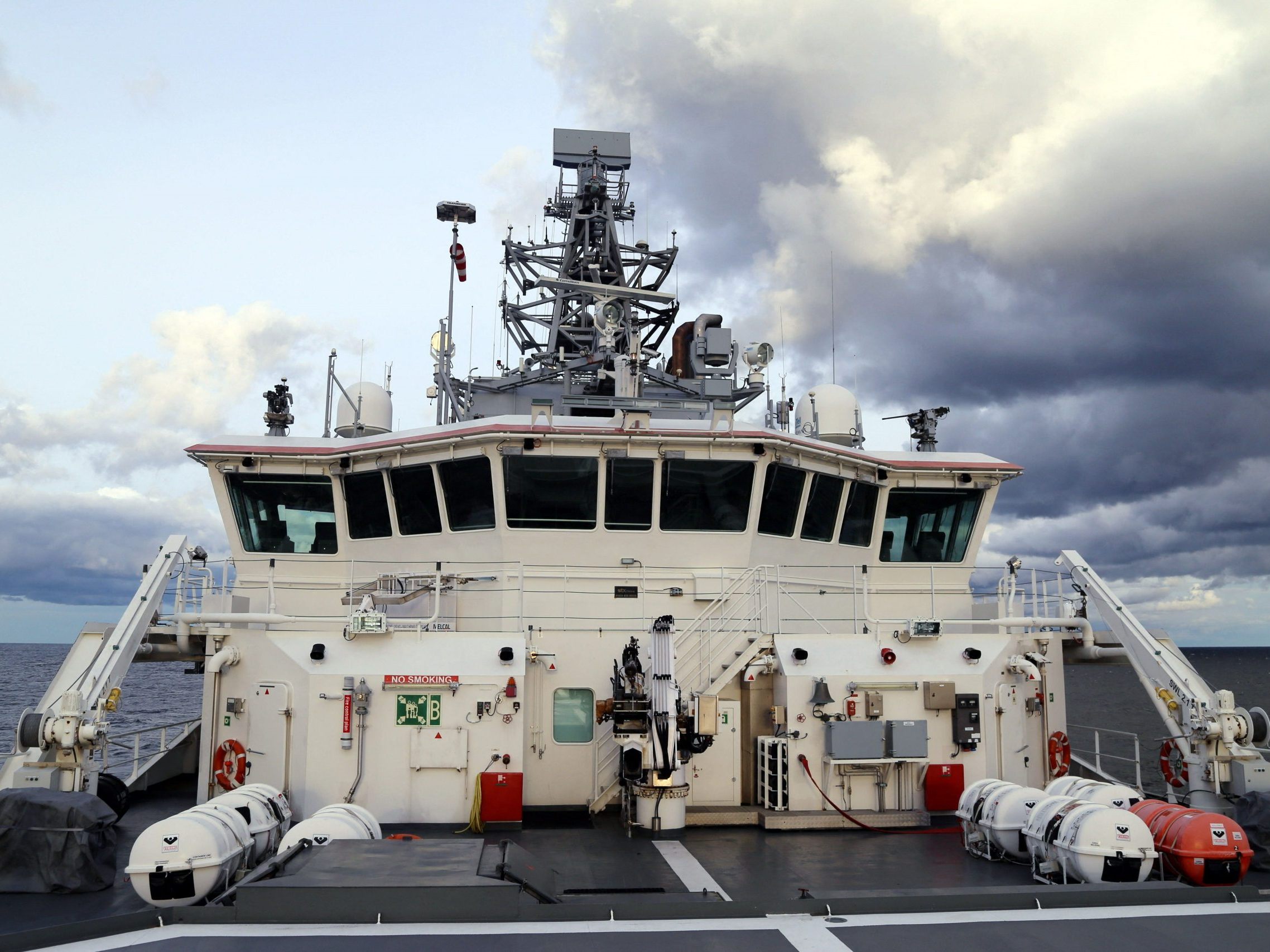 Das Offshore-Patrouillenschiff Turva der finnischen Grenzwache patrouilliert am 11. Oktober 2023 auf See in der Nähe des Ortes, an dem die beschädigte Balticconnector-Gaspipeline liegt. Das Offshore-Patrouillenschiff Turva der finnischen Grenzwache patrouilliert am 11. Oktober 2023 auf See in der Nähe des Ortes, an dem die beschädigte Balticconnector-Gaspipeline liegt.