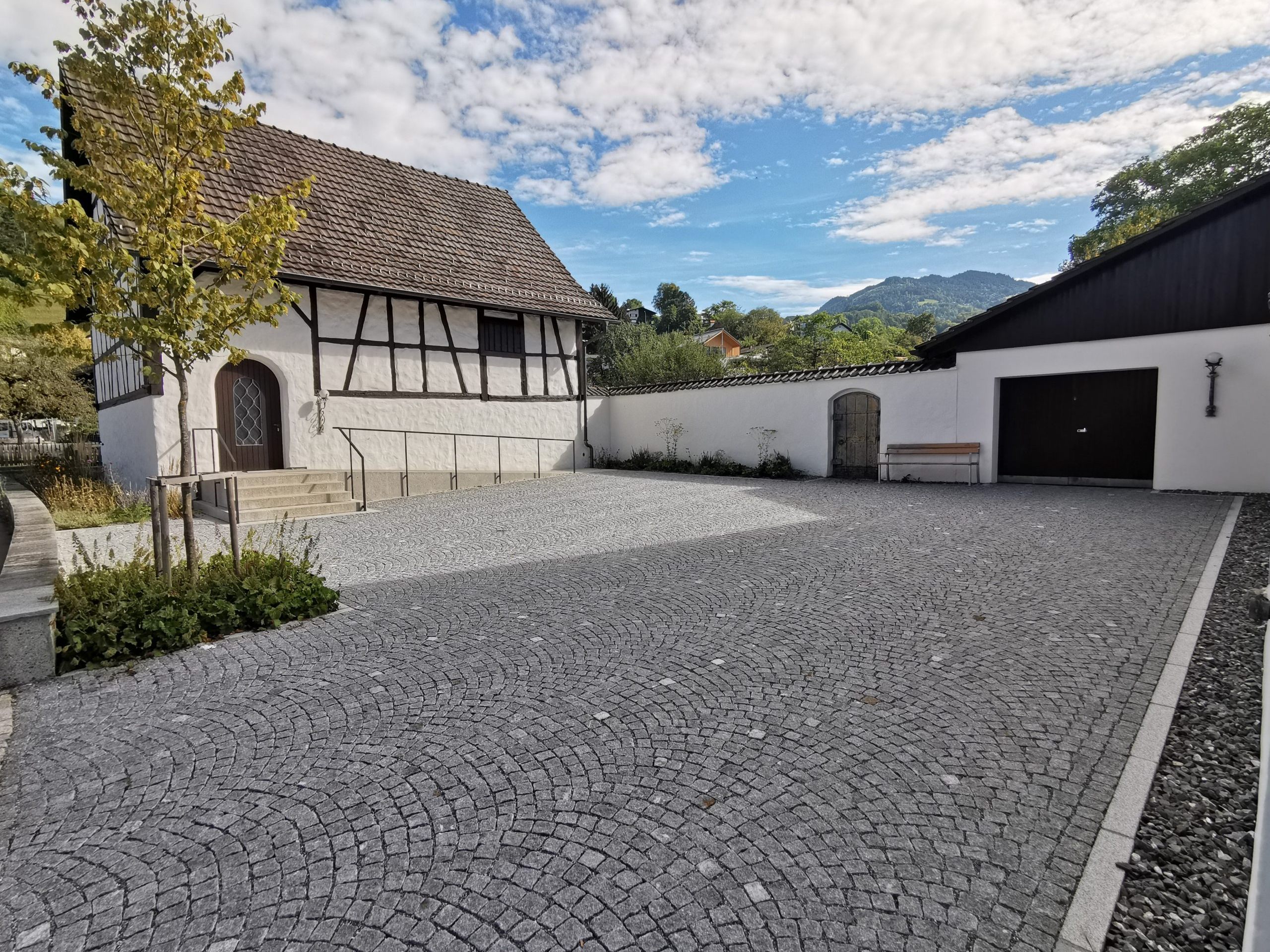 Beim Röthner Pfarrhof findet am Nationalfeiertag ein besonderer Flohmarkt statt.