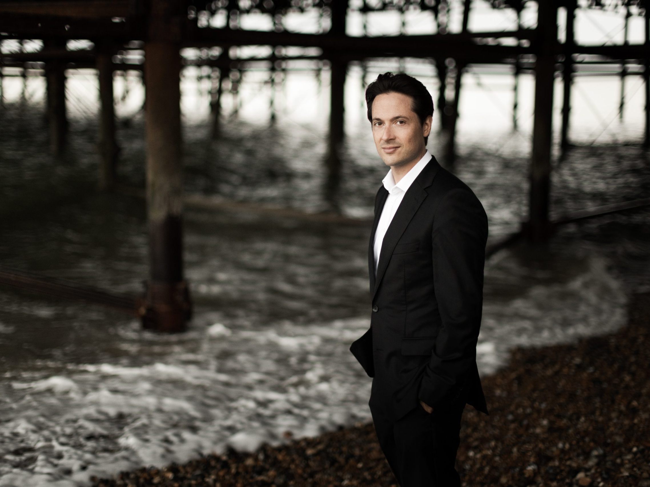 Leo McFall leitet das Symphonieorchester Vorarlberg seit der Saison 2020/21.