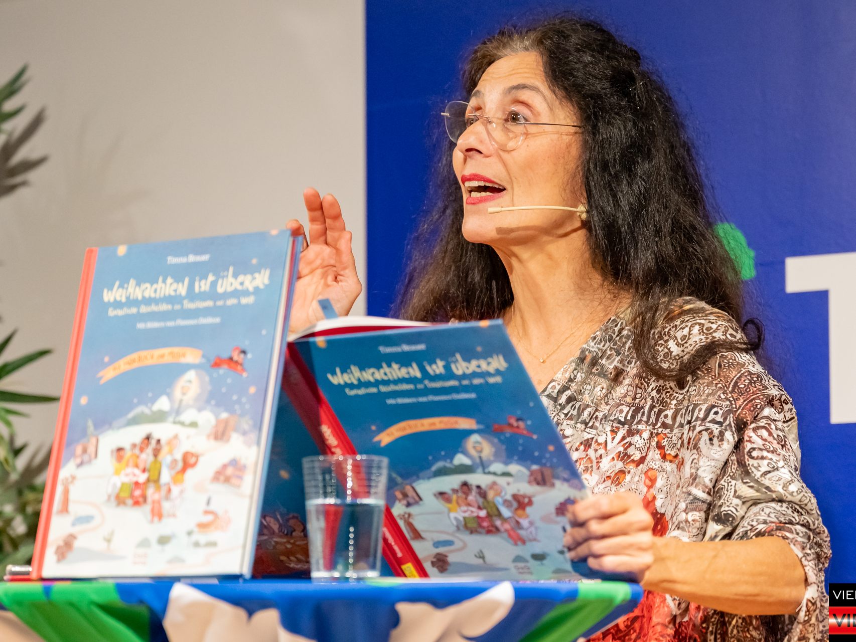 05102023 Buchpraesentation mit Autorin Timna Brauer -Weihnachten ist ueberall