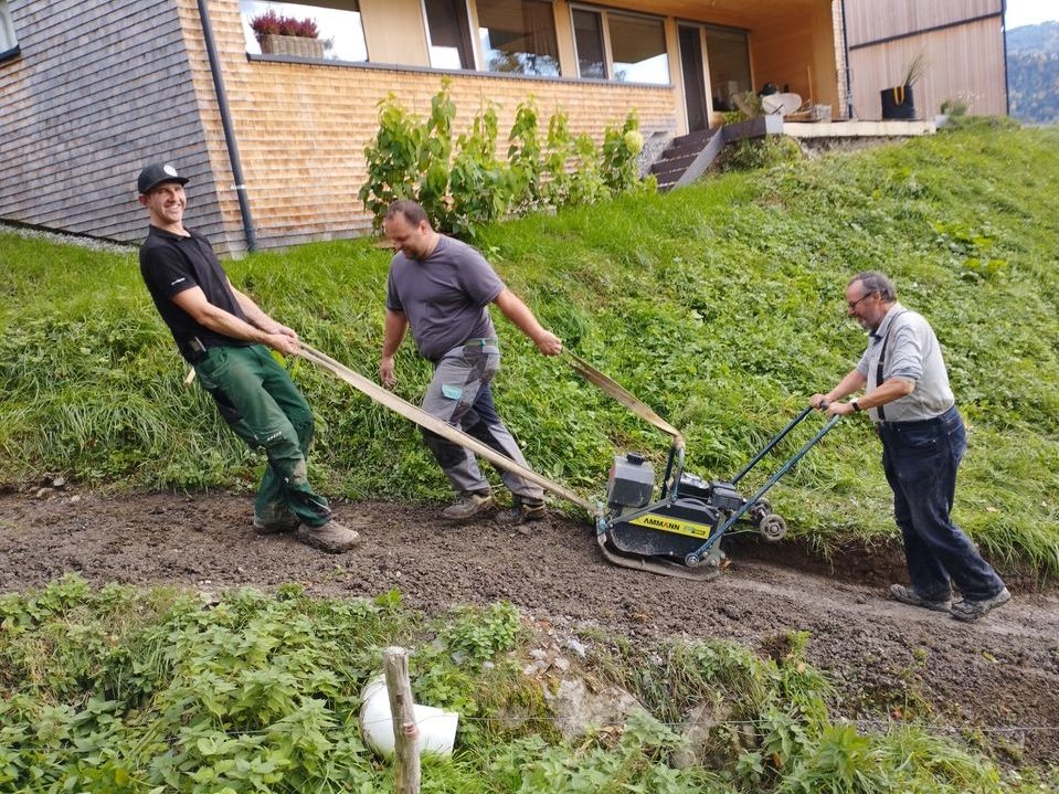 Die Wanderwege-Gruppe legte fleißig Hand an.