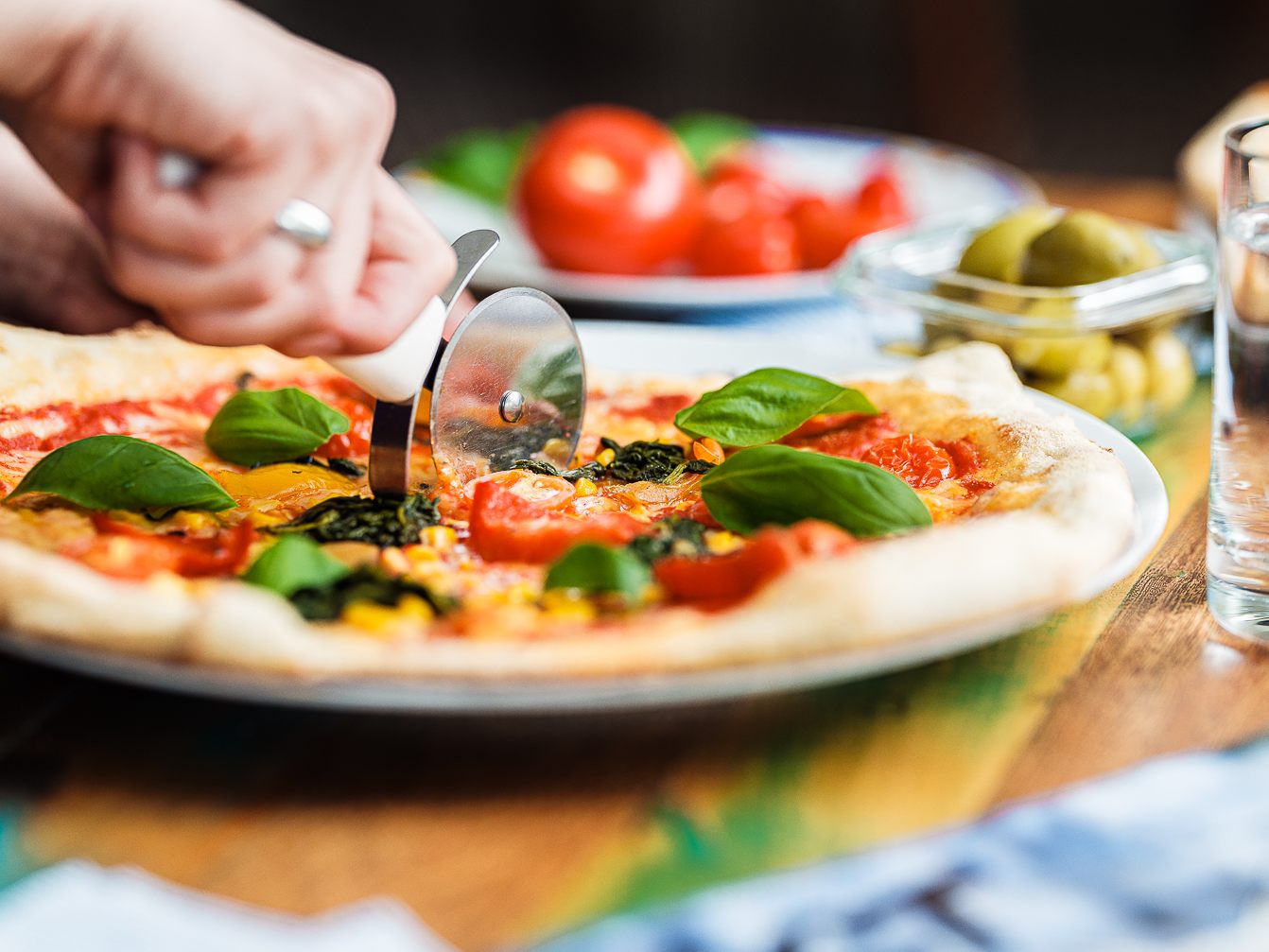 Im Handel sind nur wenige Fertig-Pizzen in Bio-Qualität und/oder rein pflanzliche Produkte erhältlich. Im Handel sind nur wenige Fertig-Pizzen in Bio-Qualität und/oder rein pflanzliche Produkte erhältlich.