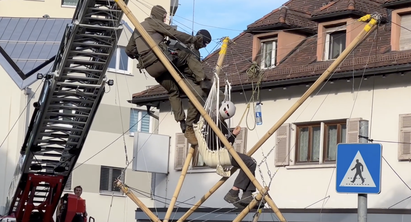 Cobra-Einsatz beim Klima-Protest in Bregenz. Cobra-Einsatz beim Klima-Protest in Bregenz.