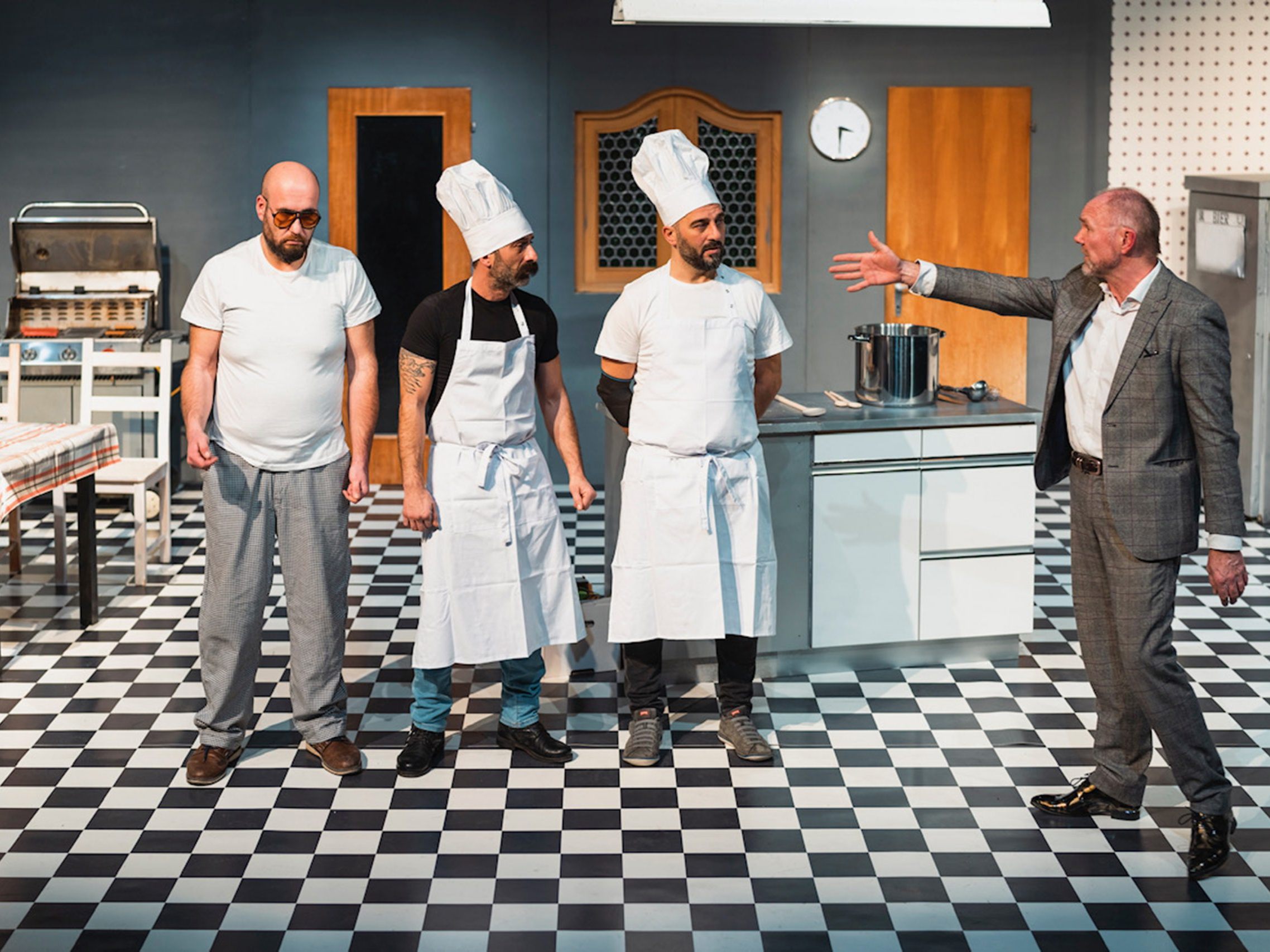 Am Freitag und Samstag gastiert das Theater Motif mit ihrem neuen Stück "Dirty Dishes" am Dornbirner Spielboden. Am Freitag und Samstag gastiert das Theater Motif mit ihrem neuen Stück "Dirty Dishes" am Dornbirner Spielboden.