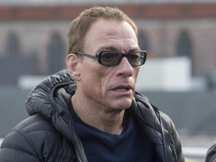 Für diesen Auftritt schämt sich Schauspieler Jean-Claude Van Damme.