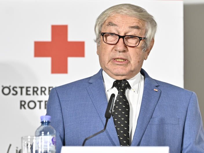 Rotkreuz-Präsident Gerald Schöpfer appellierte an die Konfliktparteien im Nahen Osten, dass Humanitäre Völkerrecht einzuhalten. Rotkreuz-Präsident Gerald Schöpfer appellierte an die Konfliktparteien im Nahen Osten, dass Humanitäre Völkerrecht einzuhalten.