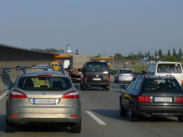 Nach einem Unfall kam es auf der A4 Montagfrüh zu kilometerlangem Stau.