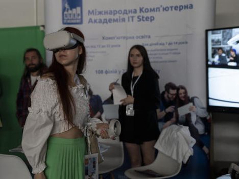 Auf der Fachmesse AWE im Austria Center Vienna wird das Projekt "War in VR" präsentiert. Auf der Fachmesse AWE im Austria Center Vienna wird das Projekt "War in VR" präsentiert.