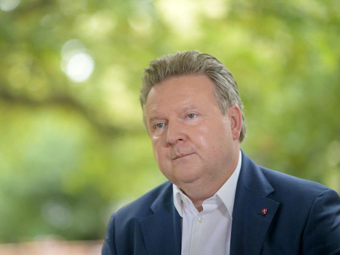 Wiens Bürgermeister Michael Ludwig (SPÖ) kritisierte die Palästina-Demo in Wien am Mittwochabend, wegen der dort verbreiteten antisemitischen Äußerungen. Wiens Bürgermeister Michael Ludwig (SPÖ) kritisierte die Palästina-Demo in Wien am Mittwochabend, wegen der dort verbreiteten antisemitischen Äußerungen.