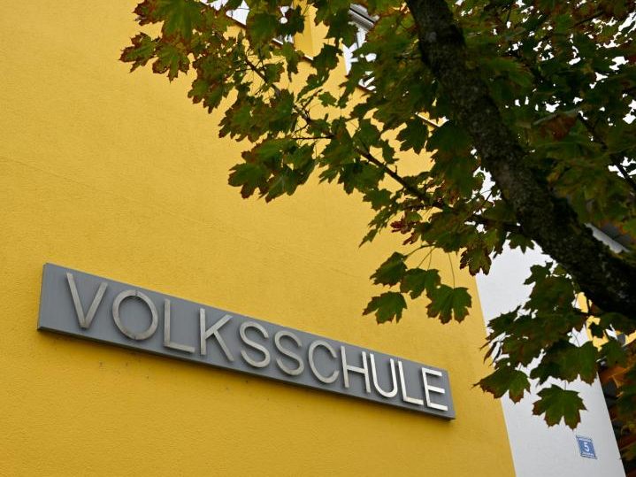 Im Burgenland musste eine Volksschule wegen eines Feuerwehr-Einsatzes evakuiert werden.