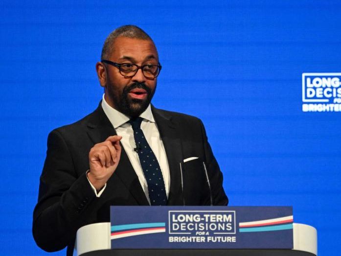 Der britische Außenminister James Cleverly warnt davor, dass die Hamas mit dem Angriff auf Israel eine Eskalation des Konflikts auf weltweiterebene herbeiführen wollten.