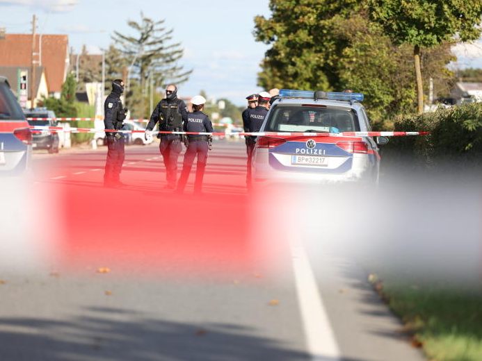 Im Fall jener 33-Jährigen, die in Strasshof von einem Mann erschossen wurde, sitzt nun ein Verdächtiger in U-Haft.