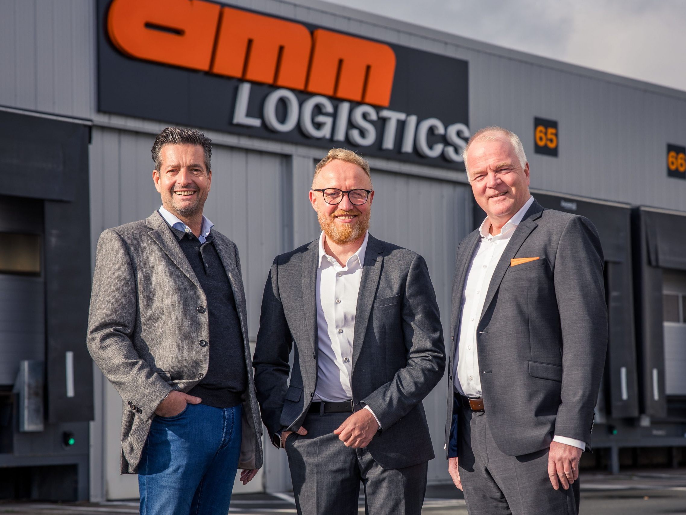 Bei der Vertragsunterzeichnung in Konradsreuth (v.l.): Ralf Amm, Geschäftsführer Amm GmbH & Co KG Spedition, Alexander Prittig, Niederlassungsleiter amm logistics, und Werner Dettenthaler, Geschäftsführer Landverkehr Deutschland bei Gebrüder Weiss