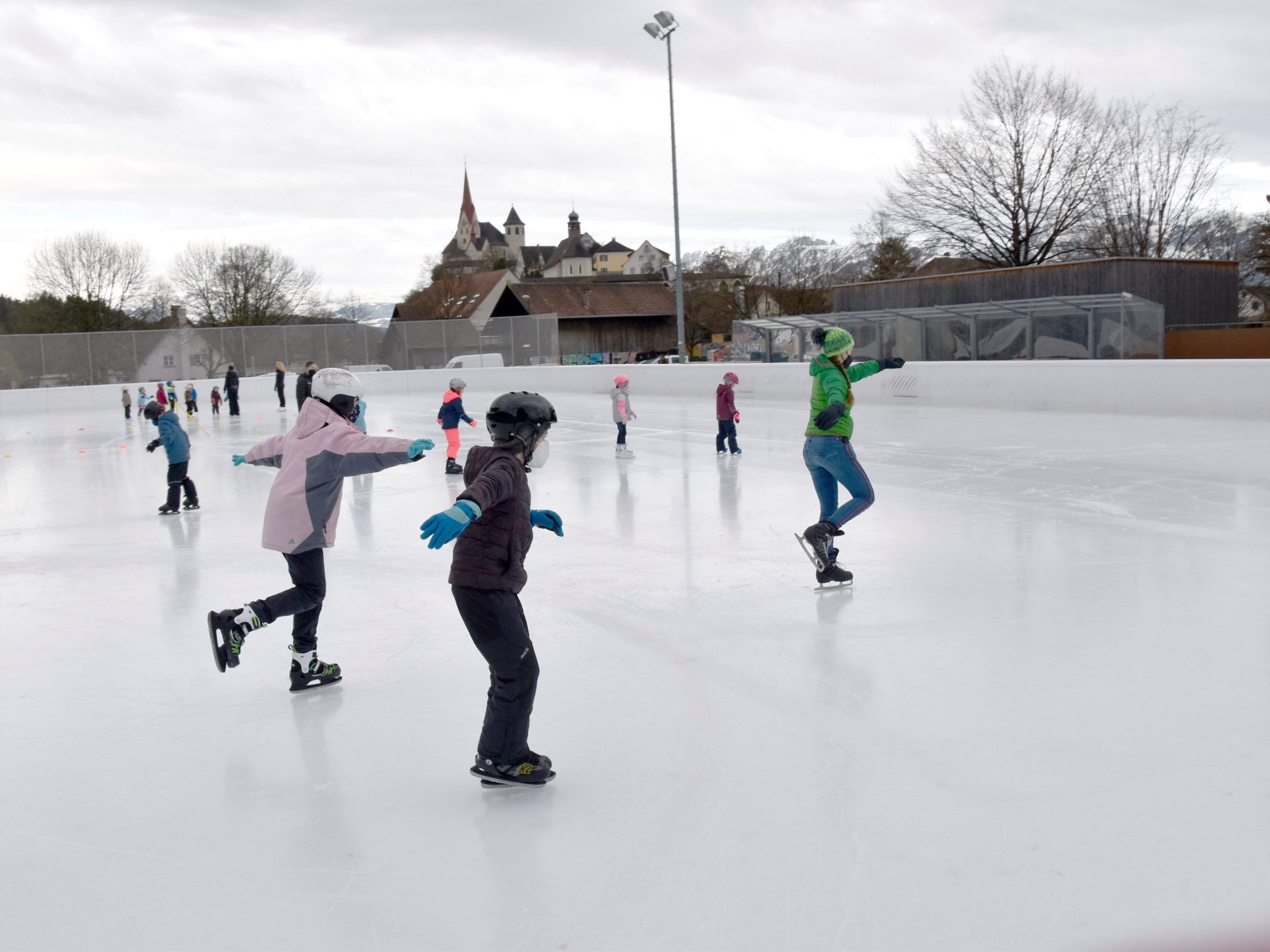 Der Eislaufplatz auf der Rankweiler Gastra startet in die neue Saison.