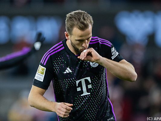 Kane küsste seinen abgeklebten Ring schon zum 18. Mal