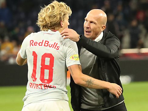 Salzburg-Trainer Struber mit seinem Schlüsselspieler Mads Bidstrup
