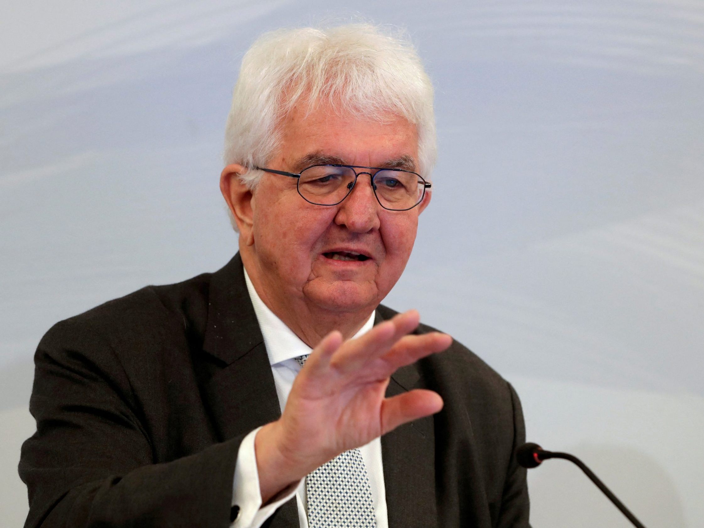 OeNB-Chef Holzmann hält weitere Zinserhöhungen für möglich. OeNB-Chef Holzmann hält weitere Zinserhöhungen für möglich.