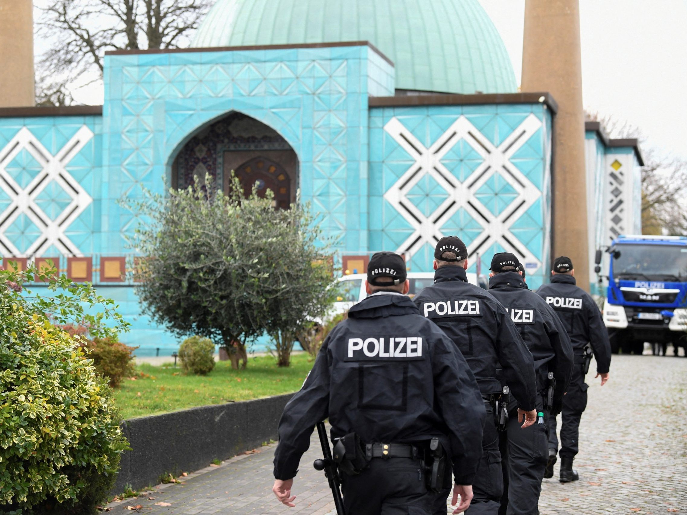 Razzia in der blauen Moschee des "Islamischen Zentrums Hamburg".