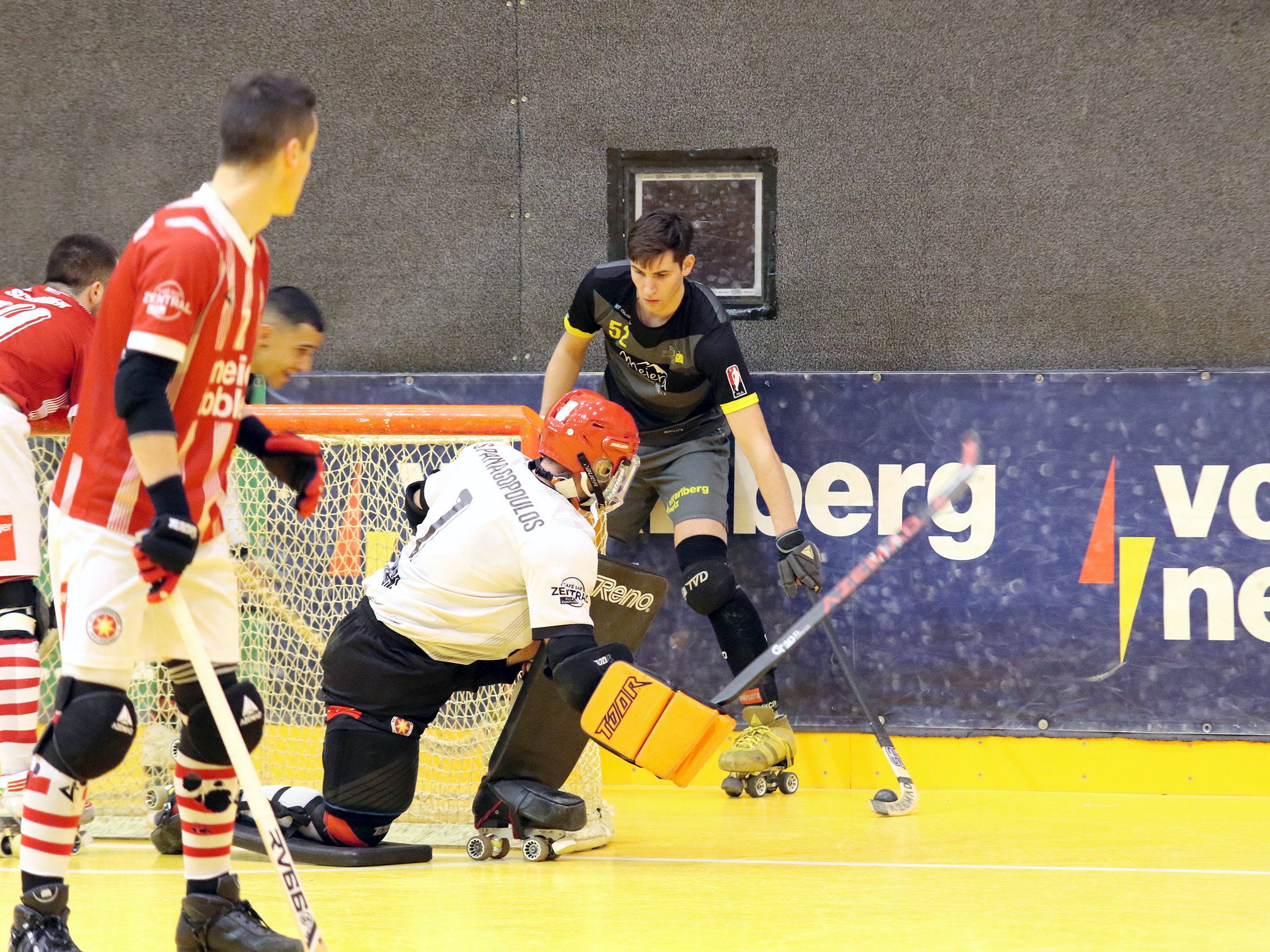 Ein Rollhockey-Spektakel bekam das Publikum am Samstag beim Spiel RHC Dornbirn gegen Thunerstern geboten. Ein Rollhockey-Spektakel bekam das Publikum am Samstag beim Spiel RHC Dornbirn gegen Thunerstern geboten.