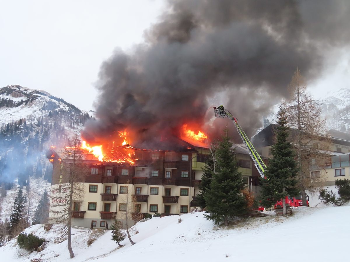 Ein Berghotel am Kärntner Nassfeld stand am Samstag in Flammen.