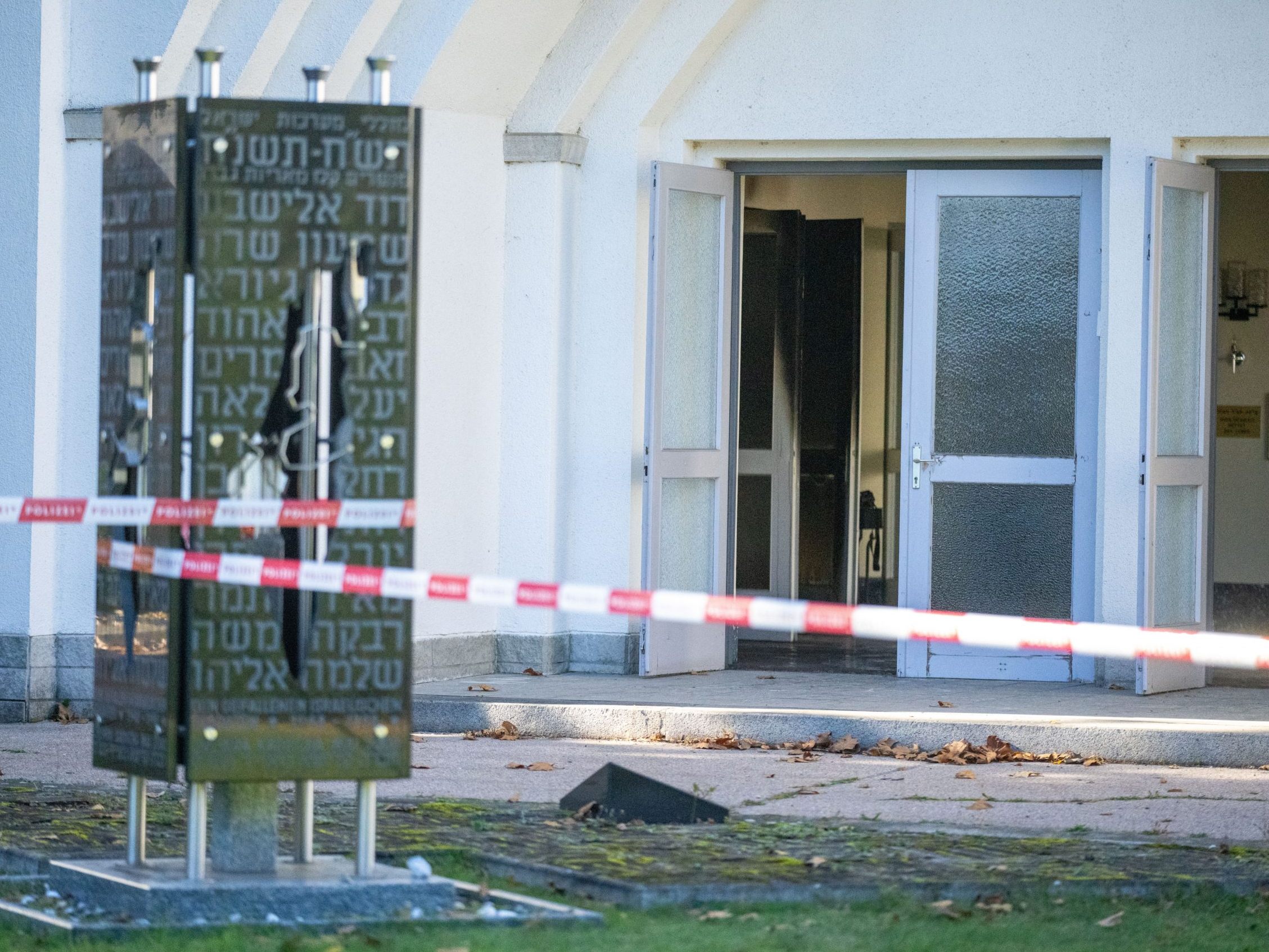Nach dem Anschlag am Zentralfriedhof ist auch Italiens Politik schockiert.