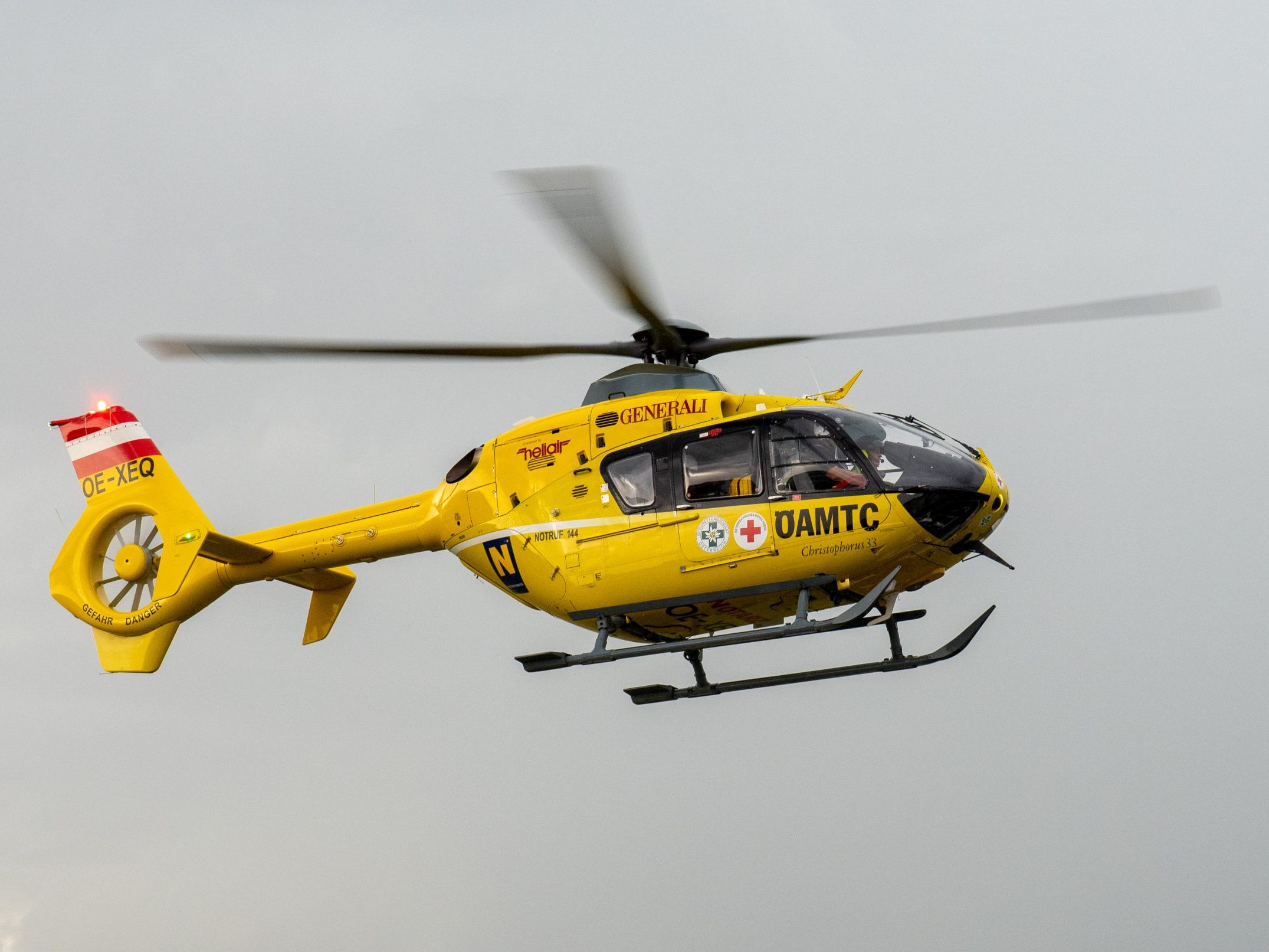 Ein Rettungshubschrauber brachte die Frau ins Krankenhaus.