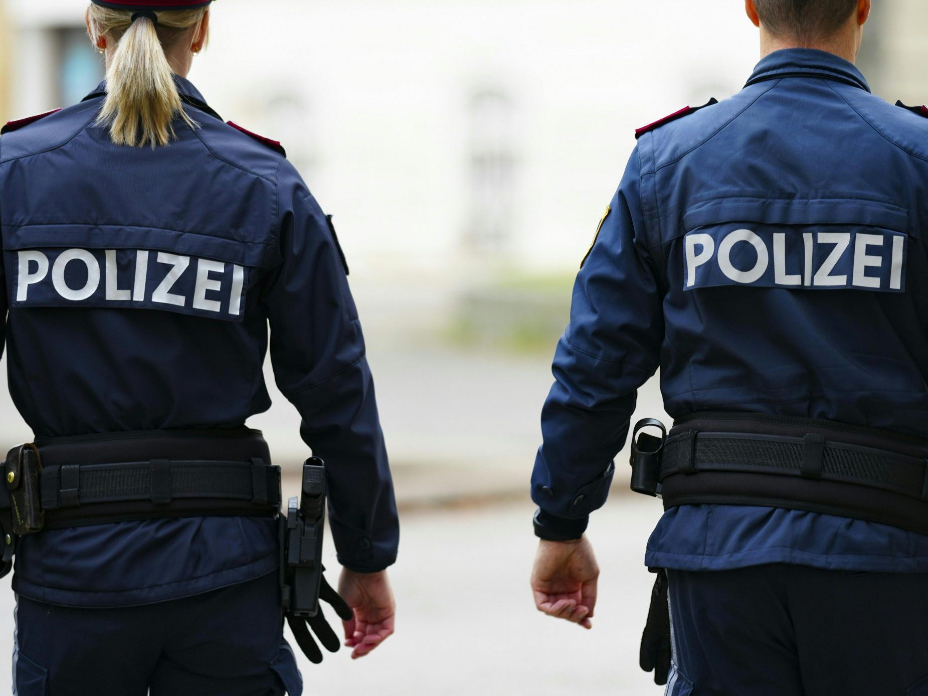 Die Polizei fahndet nach einem Häftling.
