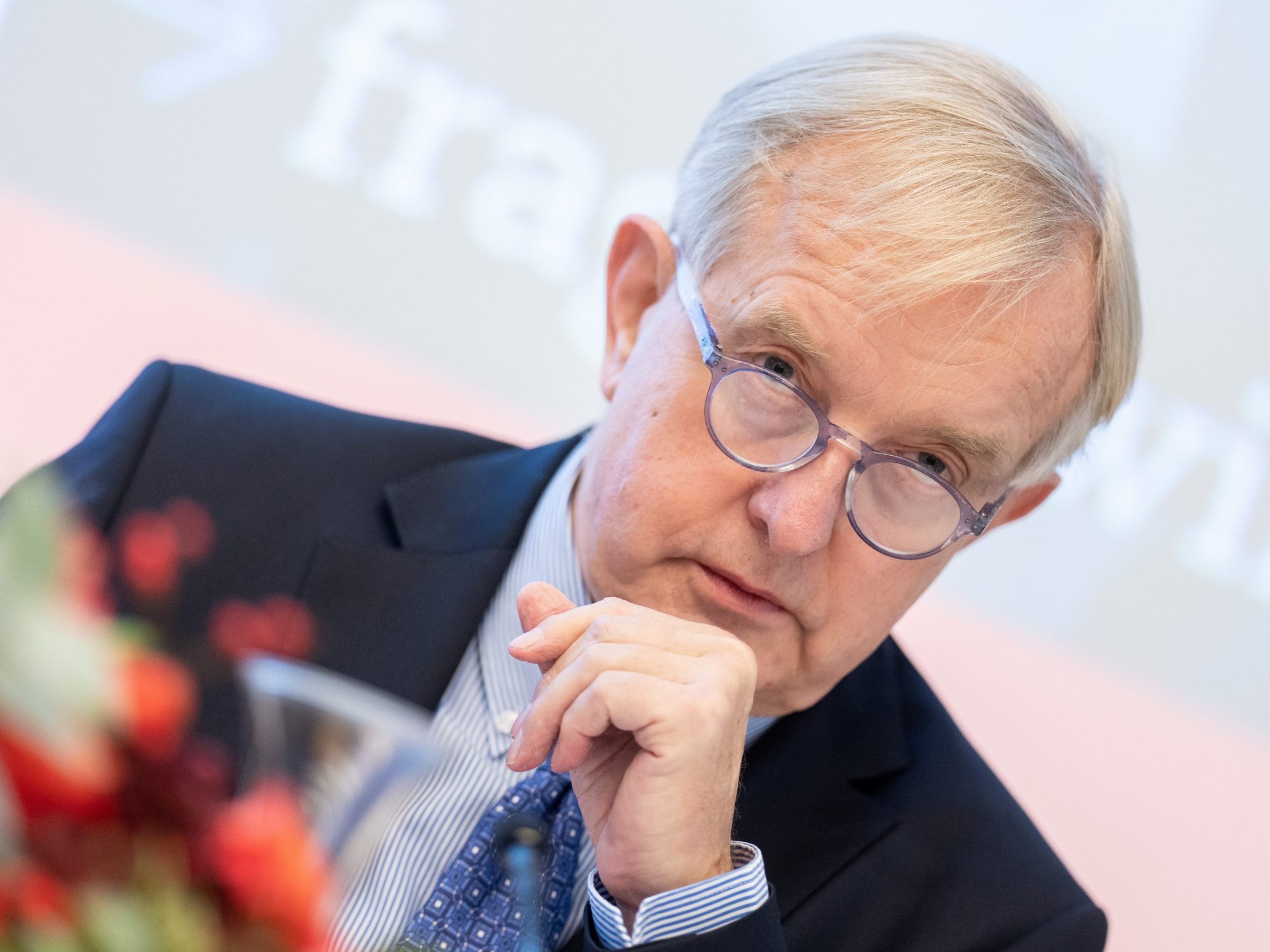 Ärztekammerpräsident Steinhart befürchtet ein heimliches Sparpaket.