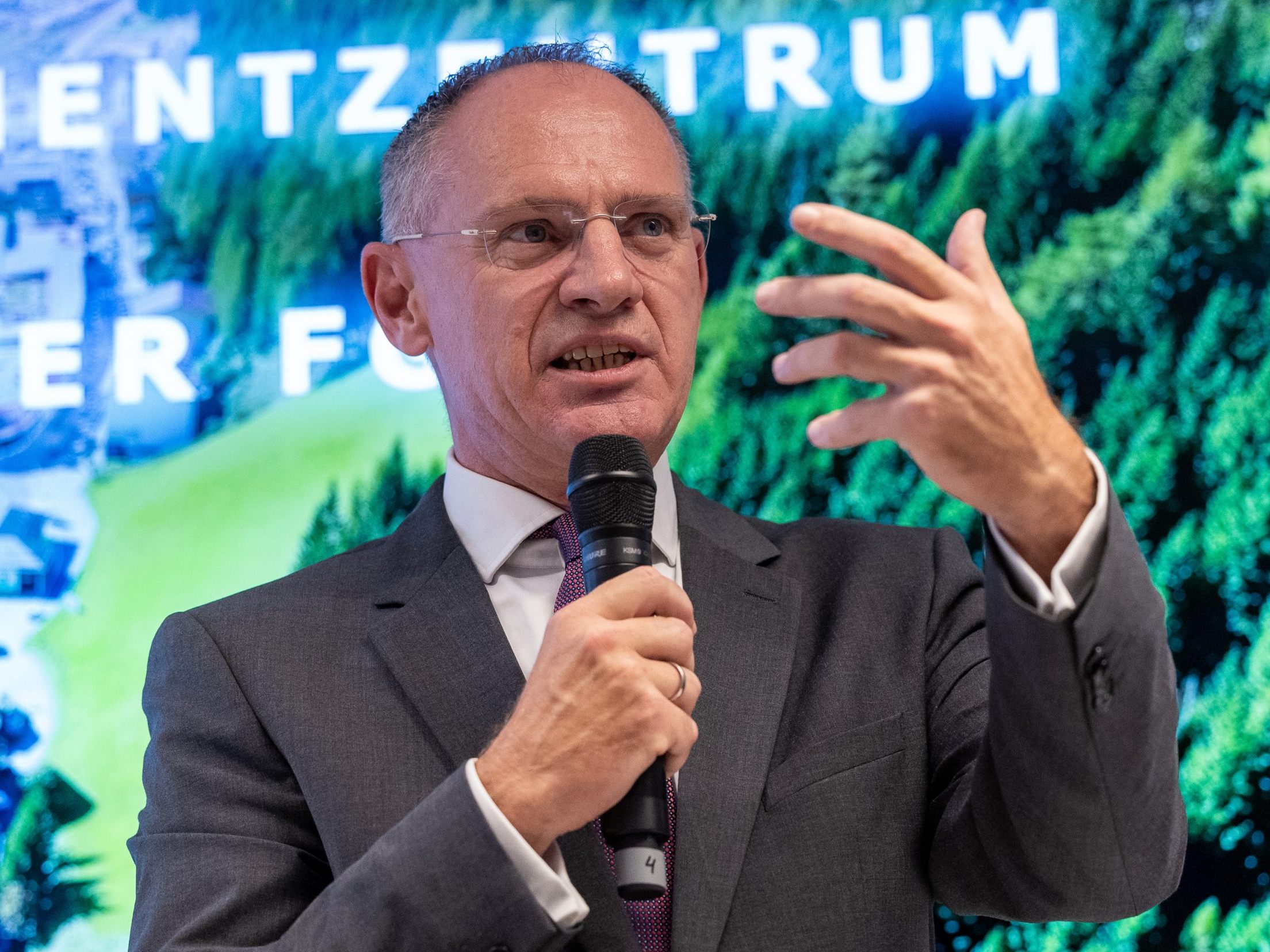 Innenminister Gerhard Karner ist offen für den "Vorarlberg-Kodex".