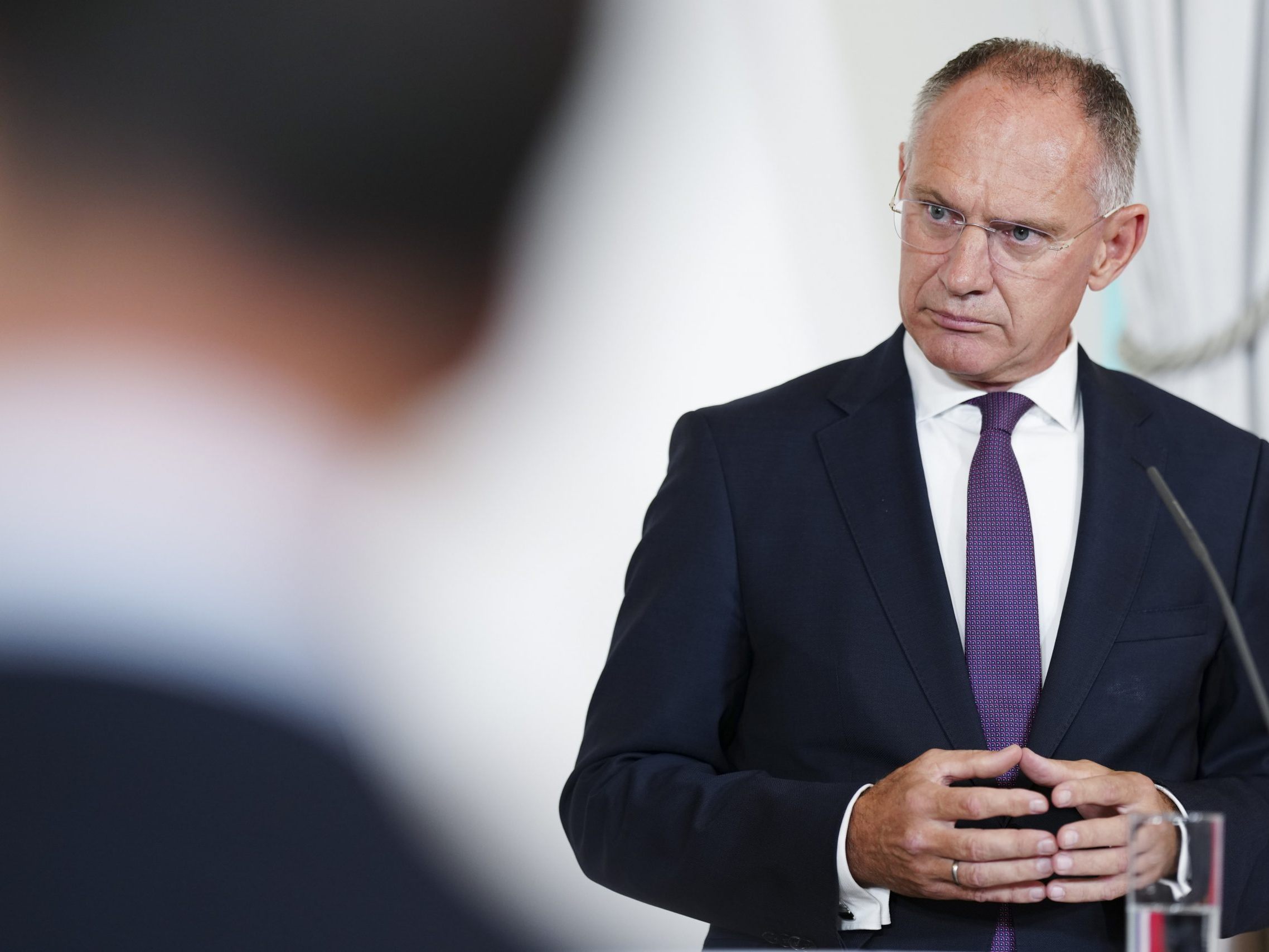 Laut Innenministerium wird nach Ablauf des 11. Novembers für vorerst weitere sechs Monate kontrolliert. Im Bild: Innenminister Karner. Laut Innenministerium wird nach Ablauf des 11. Novembers für vorerst weitere sechs Monate kontrolliert. Im Bild: Innenminister Karner.