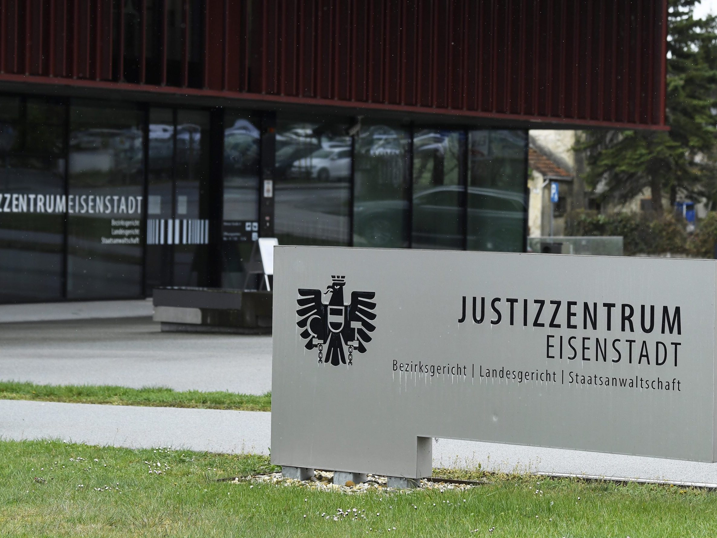 Die Jugendlichen wurden zu teilbedingter Haft verurteilt. Die Jugendlichen wurden zu teilbedingter Haft verurteilt.