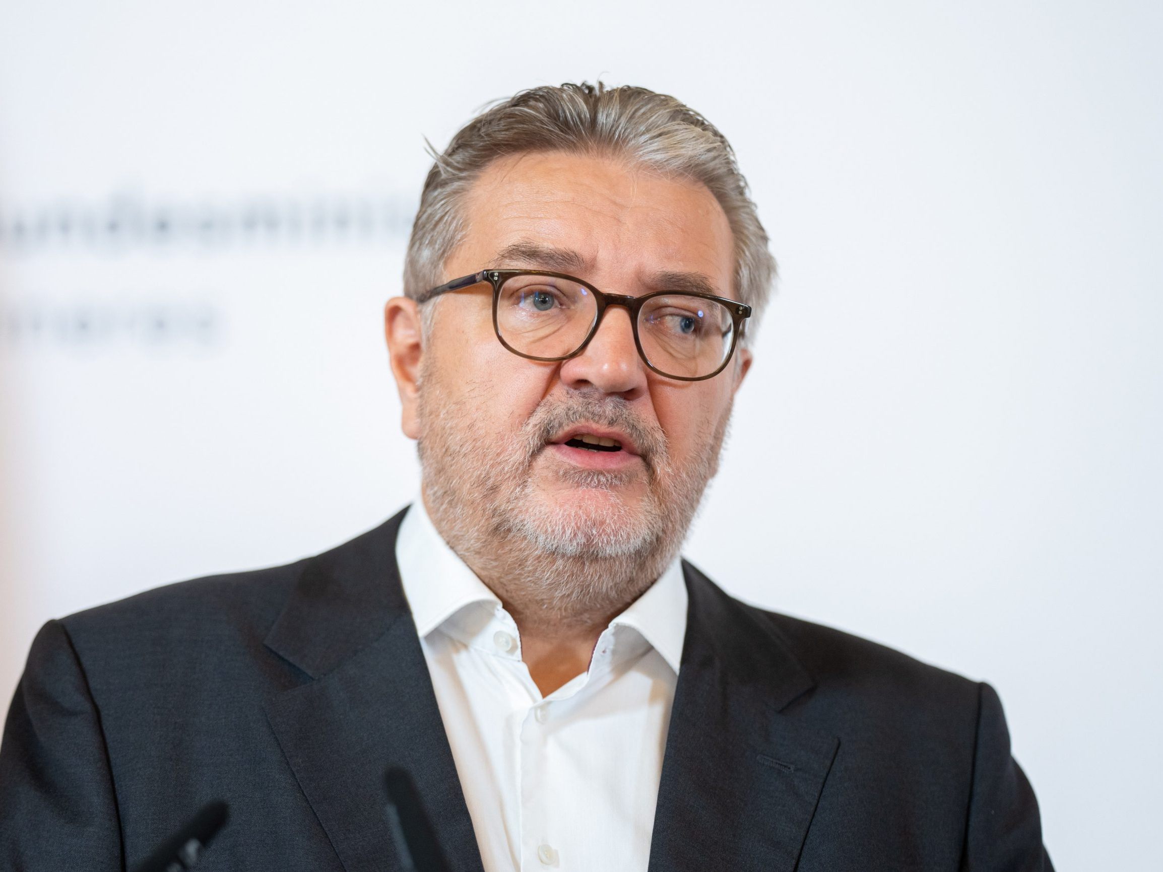 Die Stadt Wien erhöht die Bezüge für Spitals-Pflegekräfte in zwei Mangel-Bereichen. Die Stadt Wien erhöht die Bezüge für Spitals-Pflegekräfte in zwei Mangel-Bereichen.