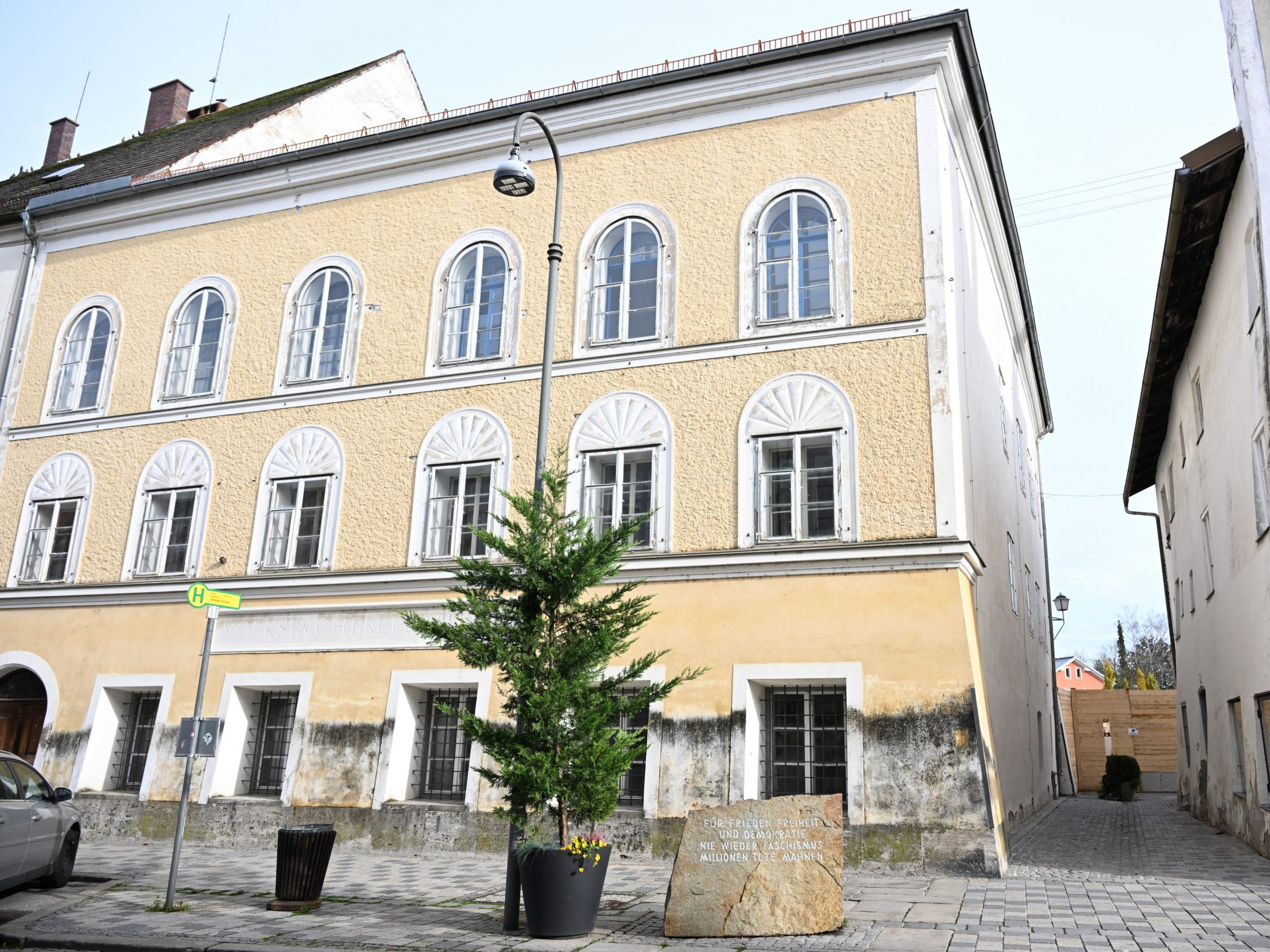Die Bauarbeiten am Hitler-Geburtshaus sollen transparent ablaufen. Die Bauarbeiten am Hitler-Geburtshaus sollen transparent ablaufen.