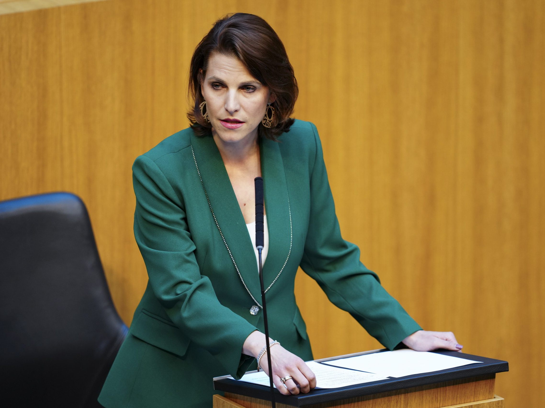 Edtstadler betonte, dass es kein "Fast-Track-Verfahren" geben könne. Edtstadler betonte, dass es kein "Fast-Track-Verfahren" geben könne.