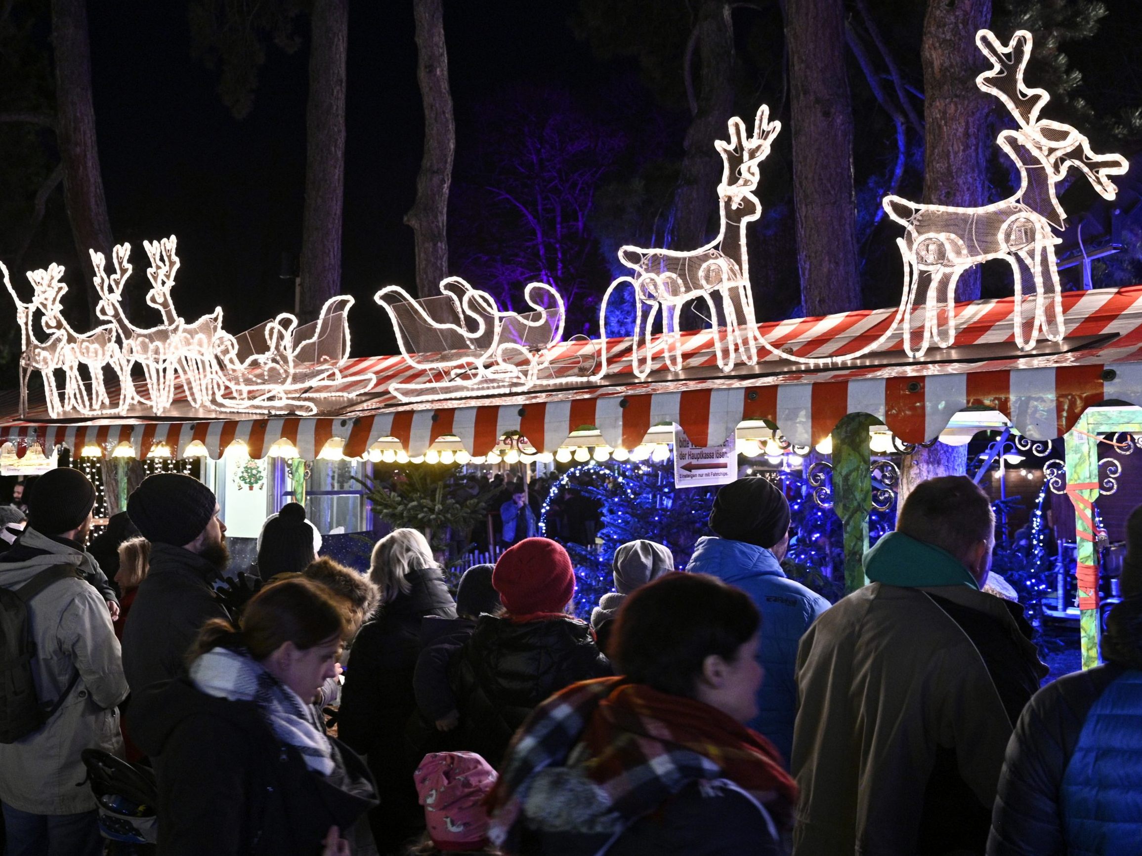 Beim Wiener Adventmarkt im Alten AKH gibt es viel Programm. Beim Wiener Adventmarkt im Alten AKH gibt es viel Programm.