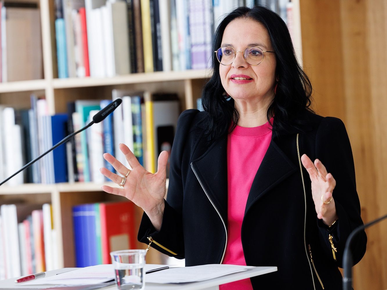 "Faire Bezahlung und generell Fairness im Kunst- und Kulturbereich sind ein zentraler Schwerpunkt meiner Arbeit", so Kulturstaatssekretärin Mayer.