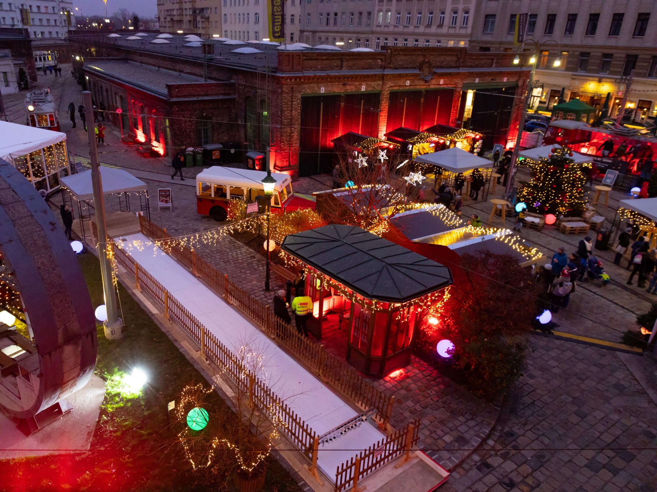 Auch heuer findet wieder der Adventmarkt im Verkehrsmuseum Remise statt.