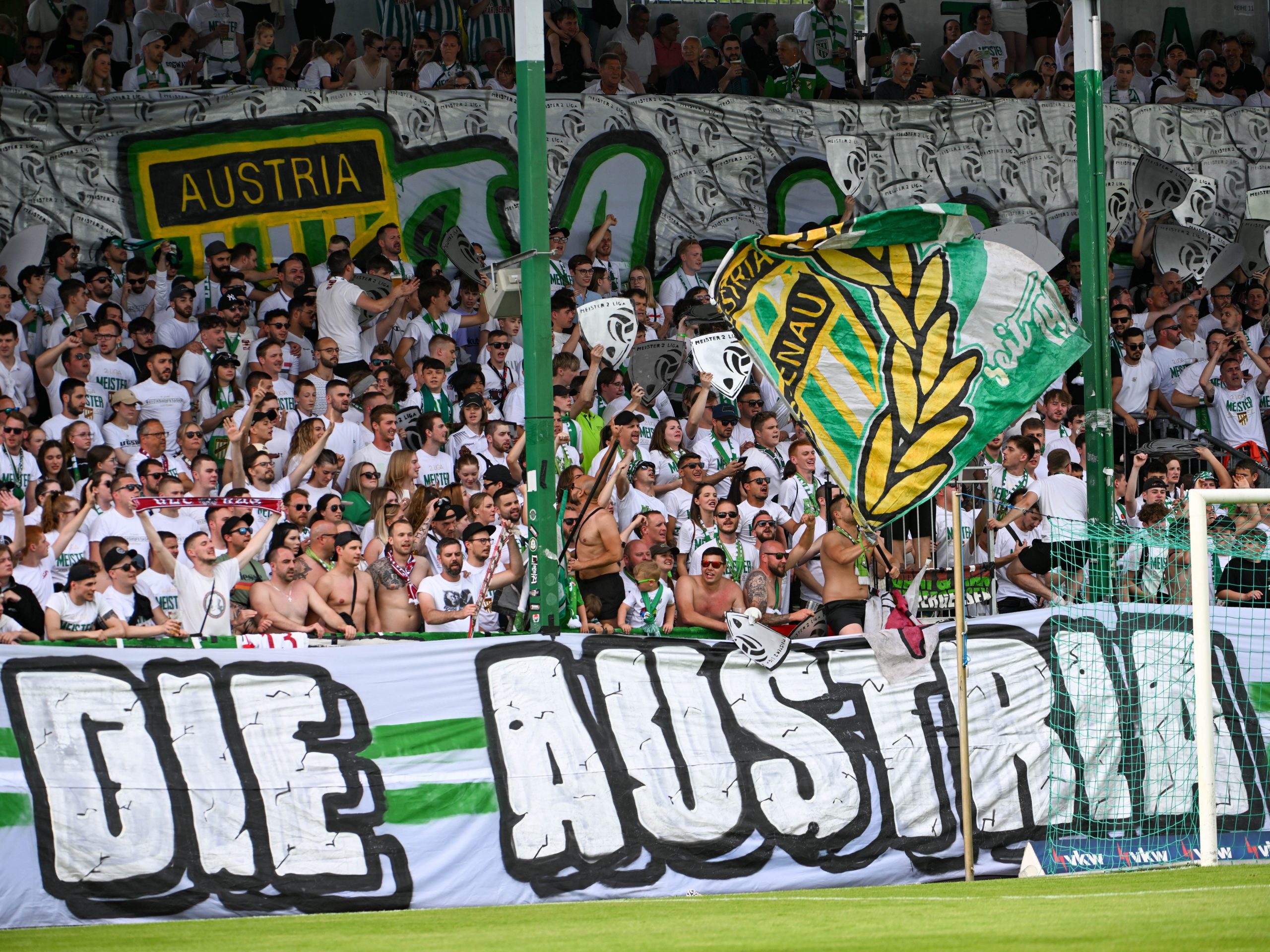 Die Austria-Fans sind oft in Massen zu den Heimspielen ins reichshofstadion gepilgert. Die Austria-Fans sind oft in Massen zu den Heimspielen ins reichshofstadion gepilgert.