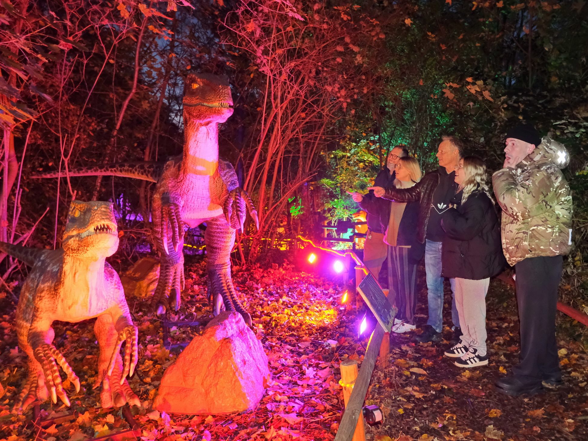 Auch Velociraptoren sind nun im Dumba Park. Auch Velociraptoren sind nun im Dumba Park.
