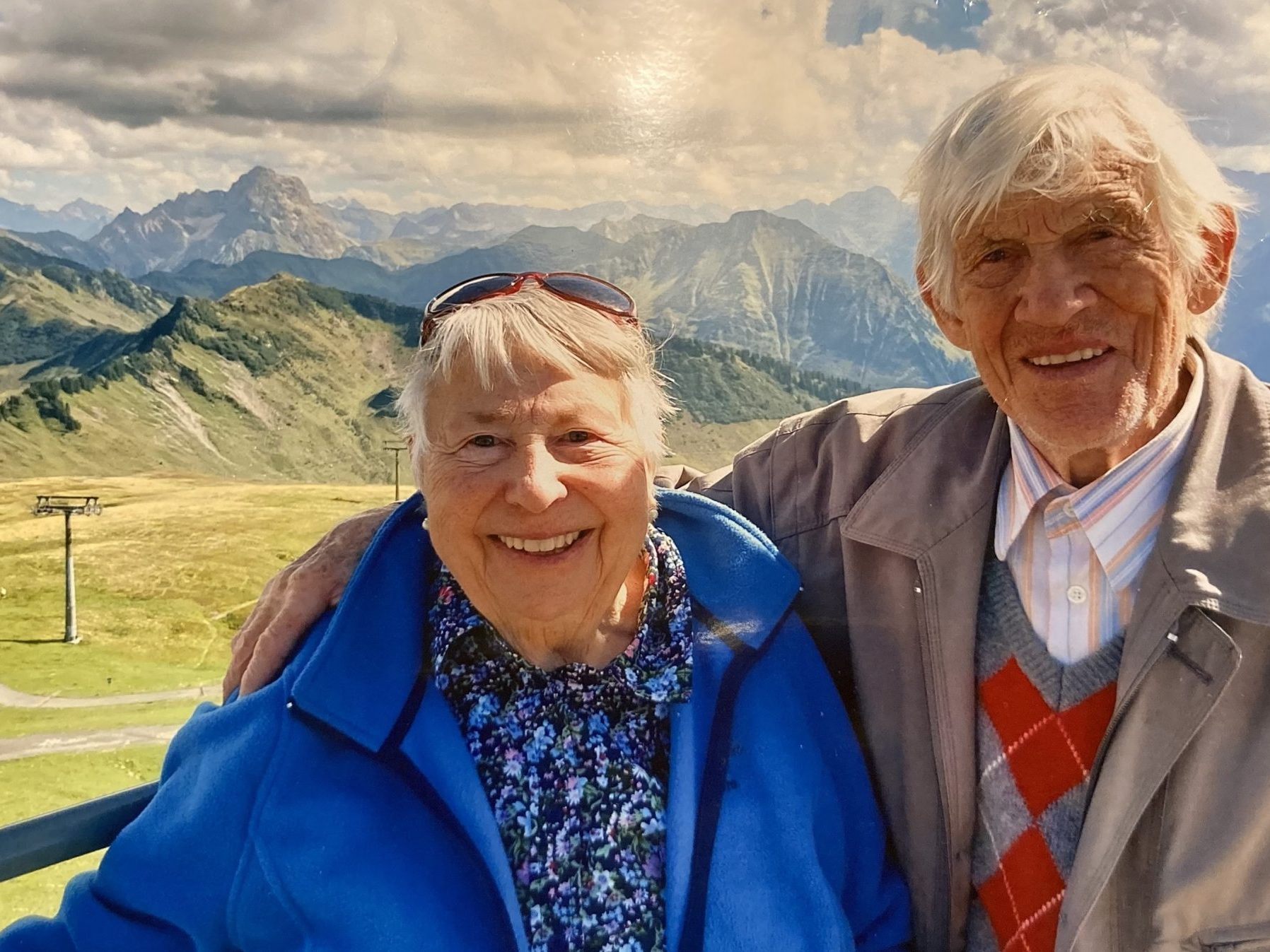 Ilga und Wilfried Huber sind gerne in den Bergen, wie hier auf dem Diedamskopf im vergangenen August. Ilga fotografiert dann auch oft die vielen Alpenblumen. Ilga und Wilfried Huber sind gerne in den Bergen, wie hier auf dem Diedamskopf im vergangenen August. Ilga fotografiert dann auch oft die vielen Alpenblumen.
