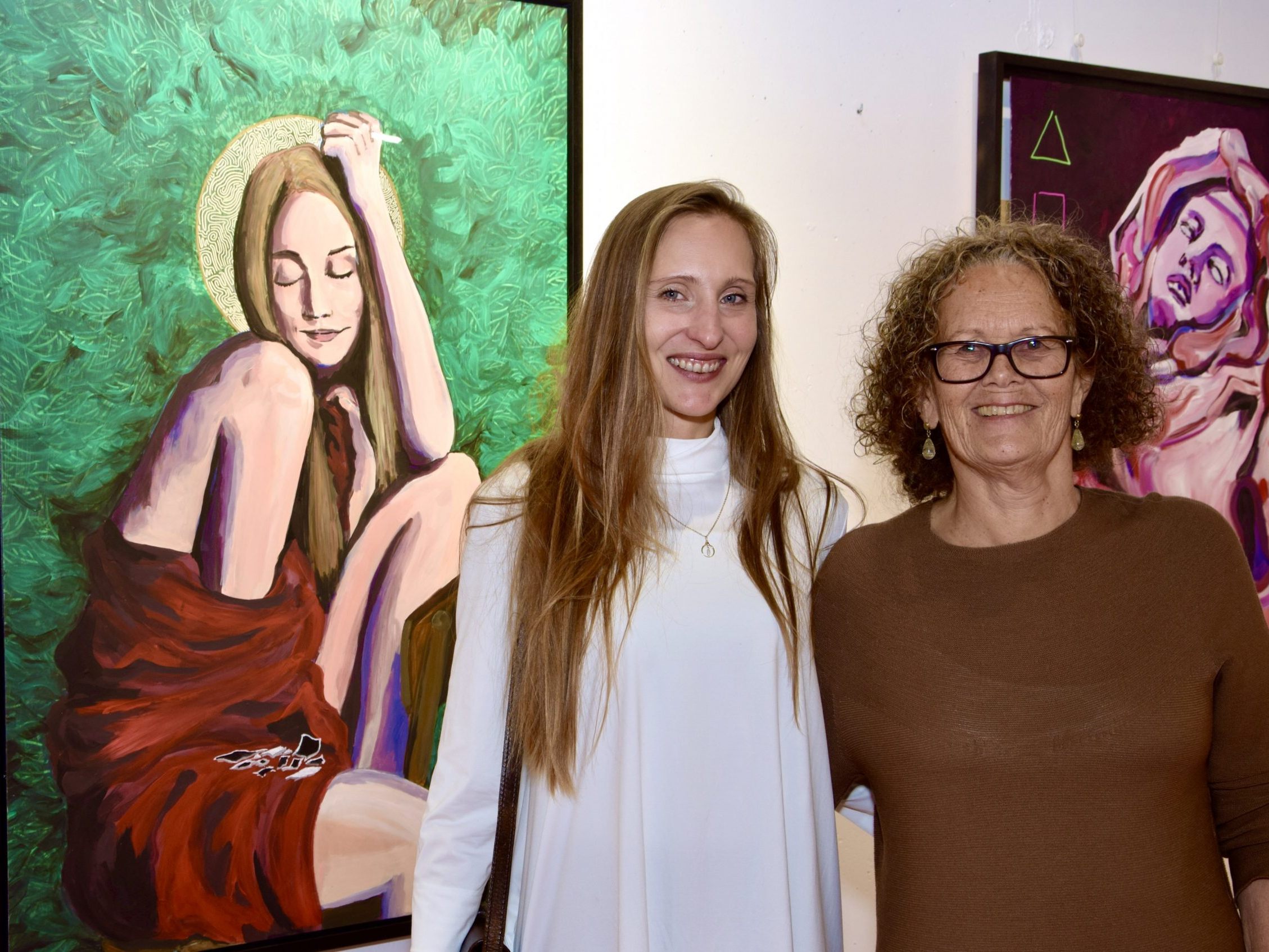 Nathalie Glantschnig (sie stand für das linke Bild Modell) und Eva Schneider