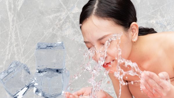  Waschen des Gesichts mit kaltem Wasser