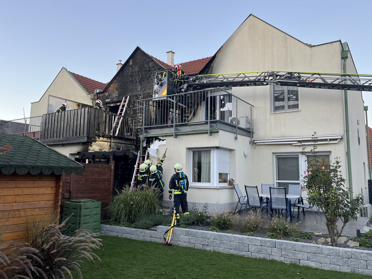 Wohnhausbrand in Wiener Neudorf. Wohnhausbrand in Wiener Neudorf.