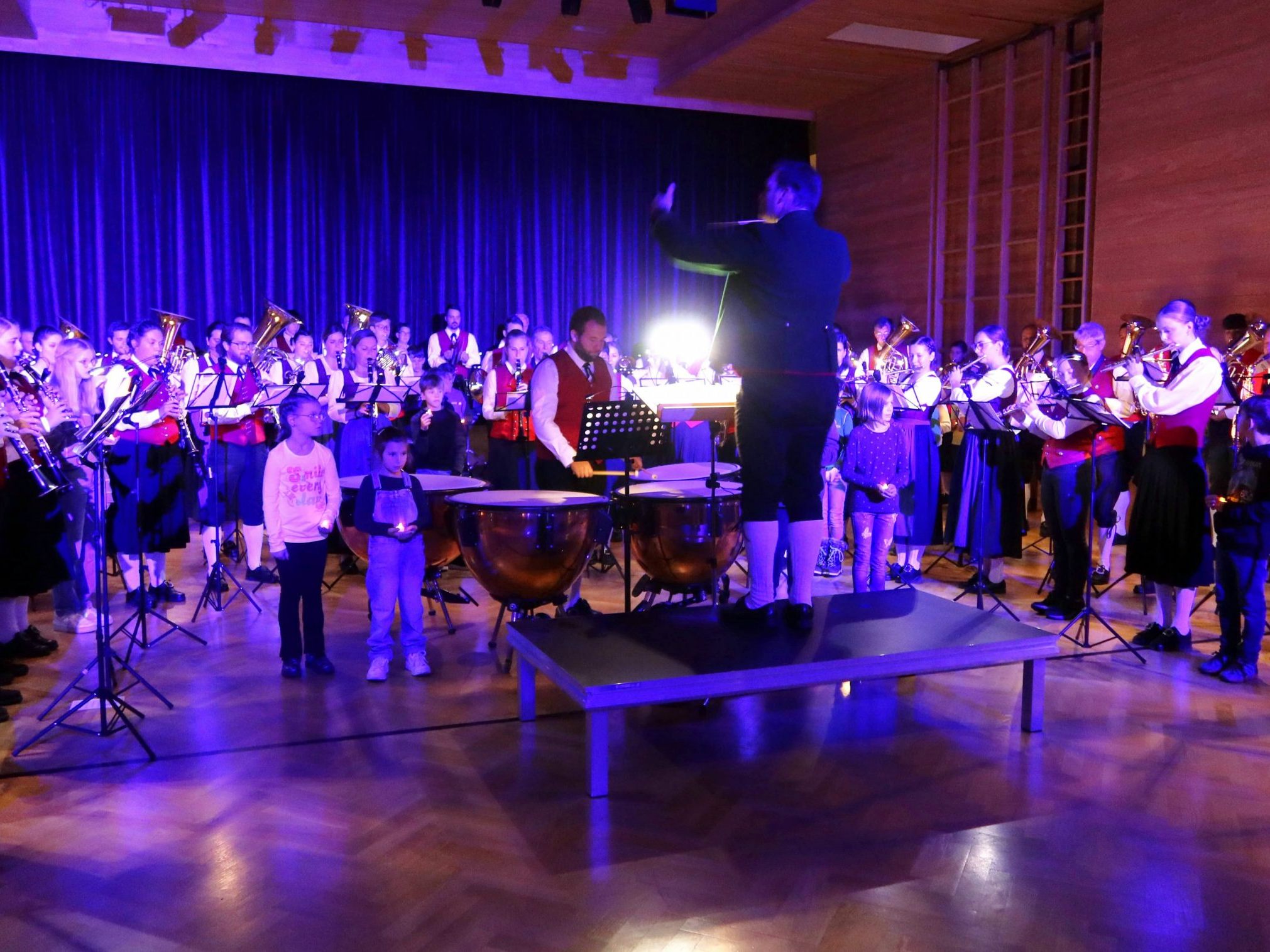 Zapfenstreich: Für beide Musikvereine war es gewissermaßen ein festlicher und großer konzertanter Abschluss in diesem Jahr. Zapfenstreich: Für beide Musikvereine war es gewissermaßen ein festlicher und großer konzertanter Abschluss in diesem Jahr.