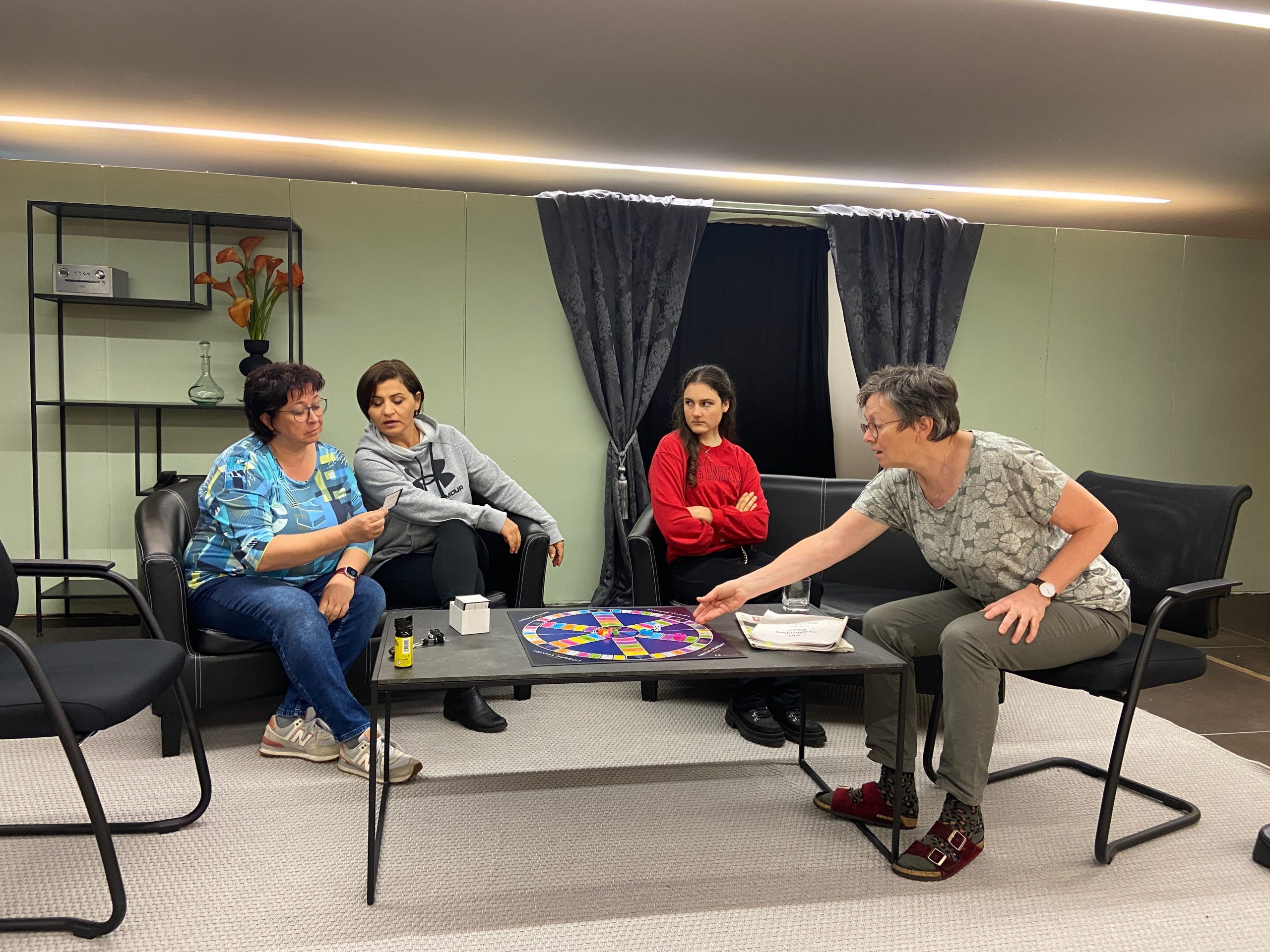"Ein ungleiches Paar" feiert am kommenden Samstag Premiere im Theaterkeller der Mittelschule Mäder. "Ein ungleiches Paar" feiert am kommenden Samstag Premiere im Theaterkeller der Mittelschule Mäder.