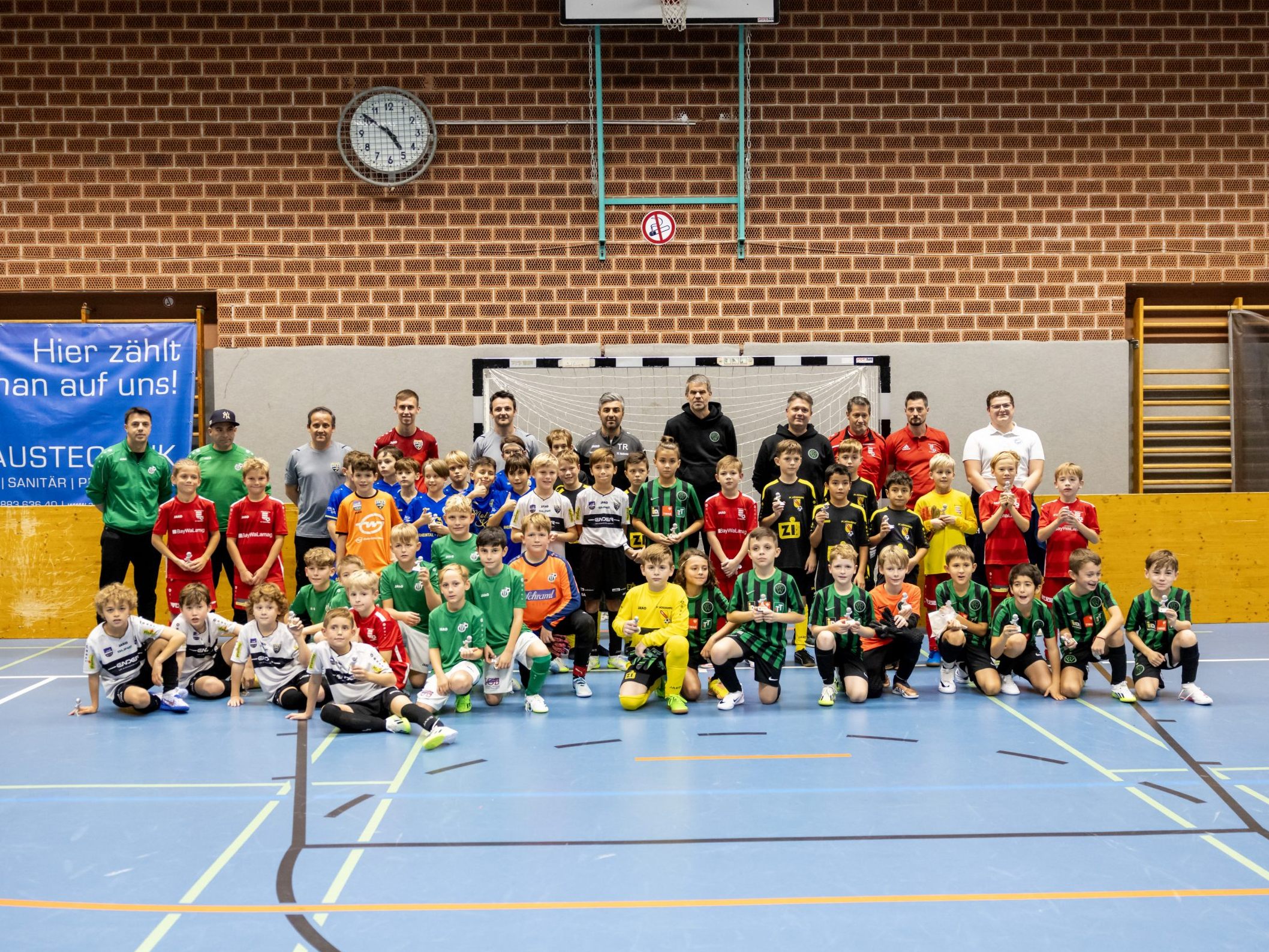 Die Kicker-Youngsters sorgten in der Altacher Mittelschul-Sporthalle für zwei spannende Turniertage.