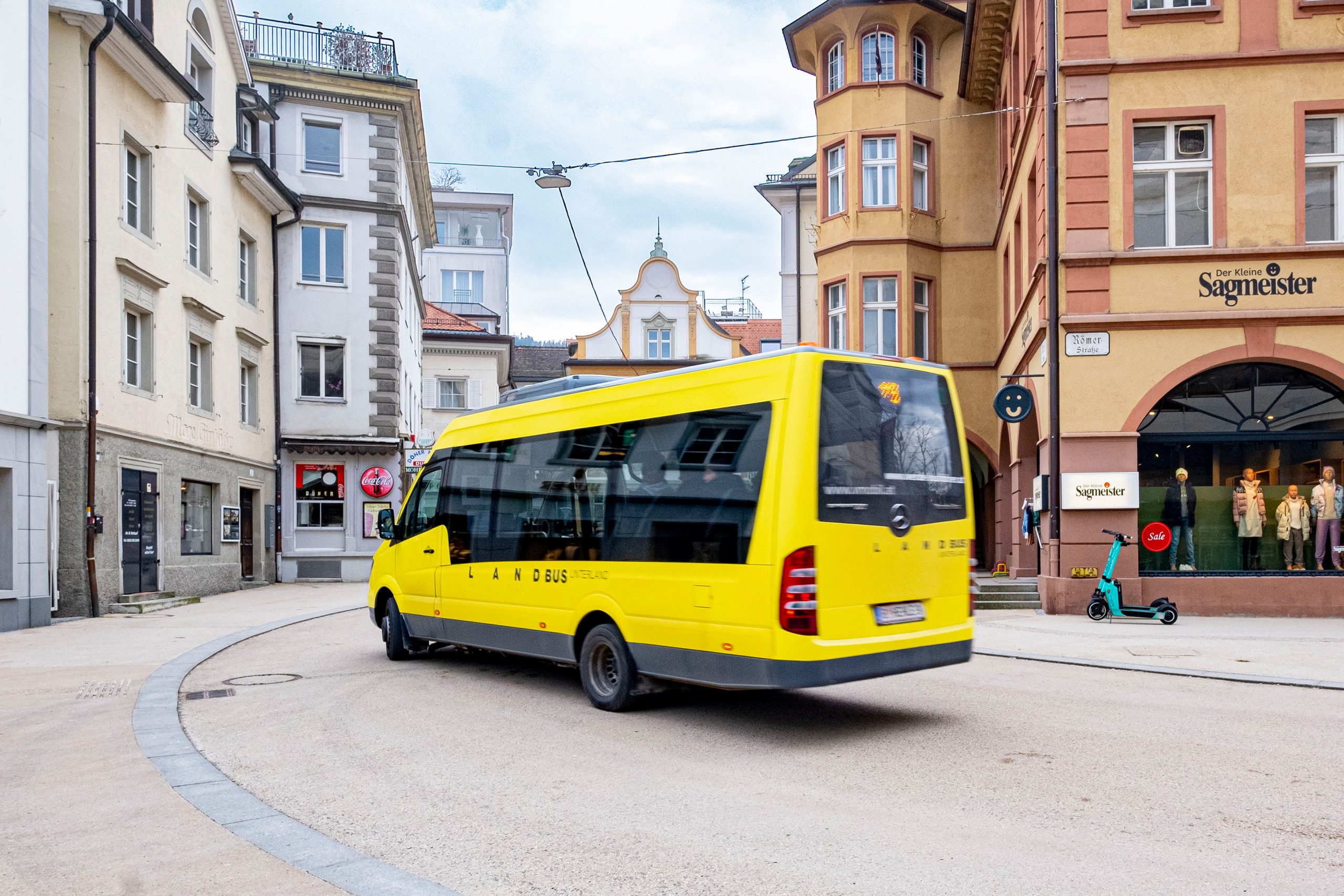 Landbuslinie auf dem Weg in die Oberstadt 